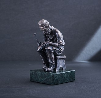 картинка Серебряная фигура ручной работы "Еврейский сапожник за работой" Интернет магазин Oniks Premiun